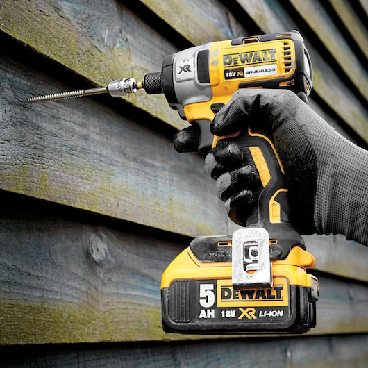 Kit combinado de 8 herramientas sin escobillas Dewalt (DCK853P4-QW) XR® de 18 V - 4 x 5 Ah