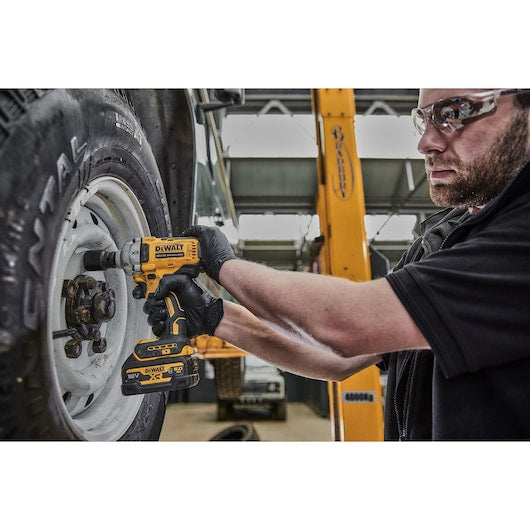 Dewalt (DCF891P2G-QW) 18V XR® Brushless 1/2" Hog Ring Mid Torque Impact Wrench - 2 x 5Ah