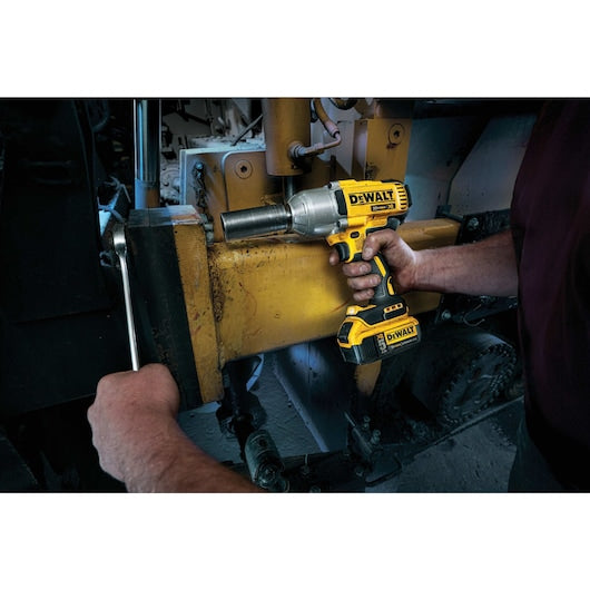 Dewalt (DCF899P2-QW) 18V XR Brushless High Torque 1/2" Impact Wrench - 2 X 5Ah