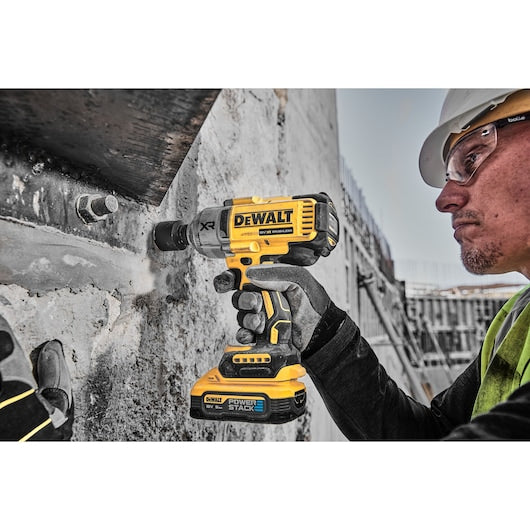 Chave de Impacto 18V XR 1/2" 1.396Nm + 2x5.0Ah Dewalt (DCF900H2T-QW)