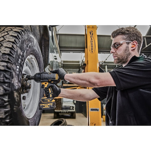 Dewalt (DCF900P2G-QW) 18V XR® Brushless 1/2" Hog Ring High Torque Impact Wrench - 2 x 5Ah Automotive