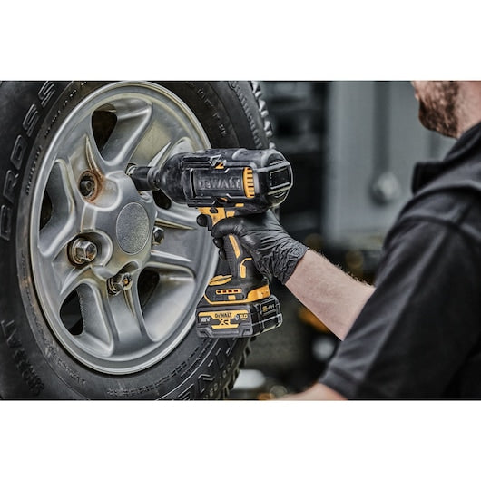 Dewalt (DCF900P2G-QW) 18V XR® Brushless 1/2" Hog Ring High Torque Impact Wrench - 2 x 5Ah Automotive