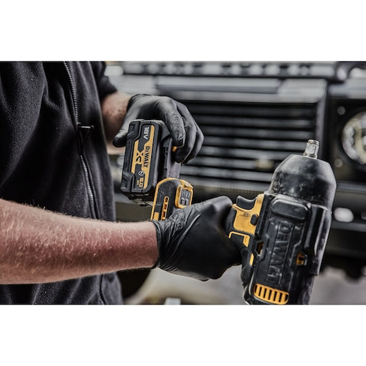 Dewalt (DCF900P2G-QW) 18V XR® Brushless 1/2" Hog Ring High Torque Impact Wrench - 2 x 5Ah Automotive