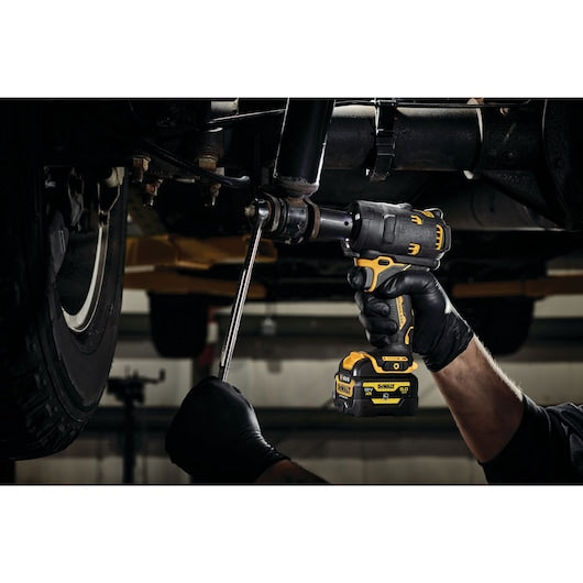 Dewalt (DCF901P1G-QW) 12V XR® Brushless 1/2" Hog Ring High Power Impact Wrench - 1 x 5 Ah Automotive