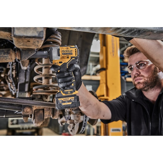 Dewalt (DCF901P1G-QW) 12V XR® Brushless 1/2" Hog Ring High Power Impact Wrench - 1 x 5 Ah Automotive