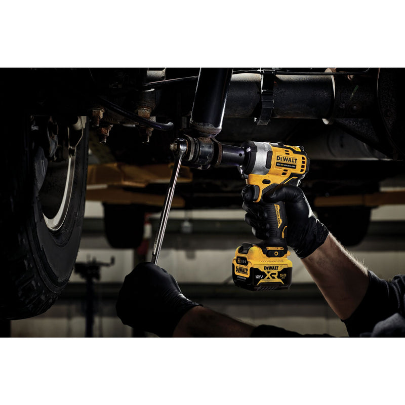 Chave de Impacto Compacta de Alta Potência Dewalt (DCF901P2-QW) 12V XR Brushless 1/2" com Anel de Fixação - 2 x 5Ah