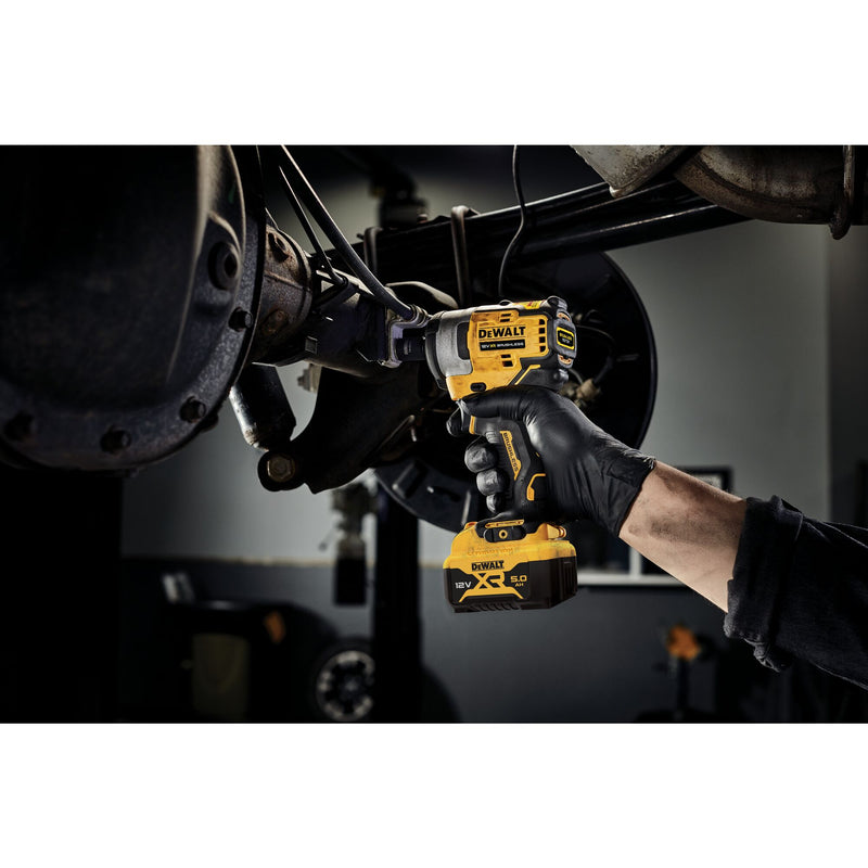 Chave de Impacto Compacta de Alta Potência Dewalt (DCF901P2-QW) 12V XR Brushless 1/2" com Anel de Fixação - 2 x 5Ah