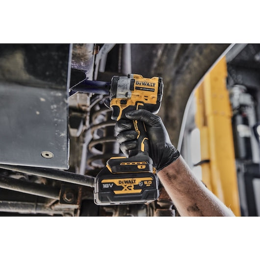 Dewalt (DCF921P2G-QW) 18V XR® Brushless 1/2" Hog Ring Compact Impact Wrench - 2 x 5Ah