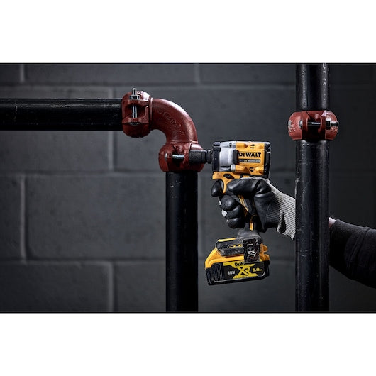 Chave de Impacto 18V XR® 1/2" 406Nm + 2x5.0Ah Dewalt (DCF921P2T-QW)