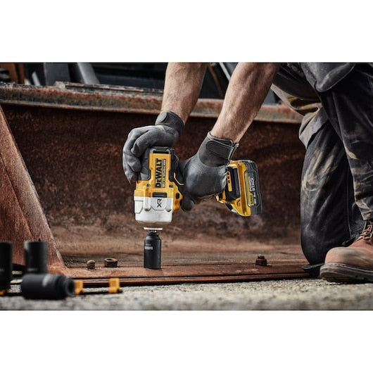 Chave de Impacto 18V XR 1/2" 1.626Nm + 2x5.0Ah Dewalt (DCF961H2T-QW)