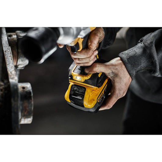 Chave de Impacto 18V XR 1/2" 1.626Nm + 2x5.0Ah Dewalt (DCF961H2T-QW)