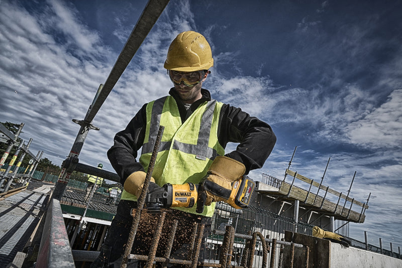 Rebarbadora Dewalt (DCG418T2-QW) 54V XR FLEXVOLT de 125 mm com punho lateral - 2 baterias de 6 Ah