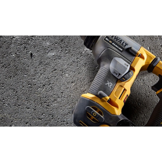Furadeira de impacto Dewalt (DCH172D2-QW) 18V XR® sem escova, 16 mm, SDS-plus® - 2 x 2 Ah