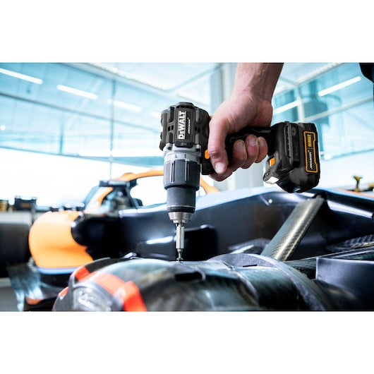 Dewalt (DCK200ME2GT-QW) McLaren/DeWalt Edición Limitada - Kit doble sin escobillas XR de 18 V con 2 baterías GFN PowerStack de 1,7 Ah