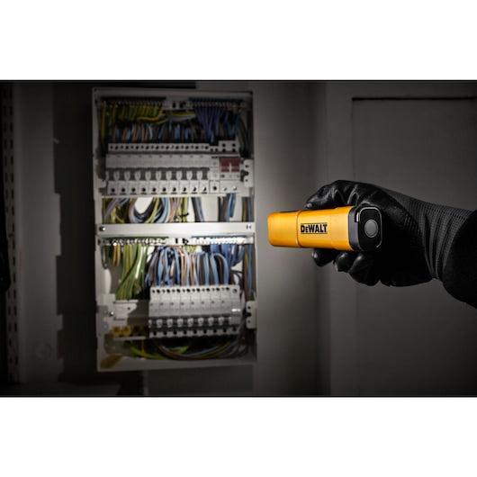 Lanterna LED recarregável USB-C Dewalt (DCL183-XJ)