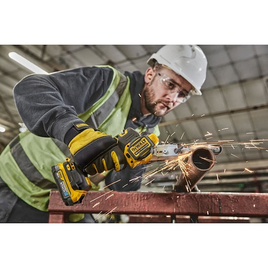 Lixadeira de fita sem escova Dewalt (DCM200E2T-QW) 18V XR® - 2 x POWERSTACK 1,7Ah