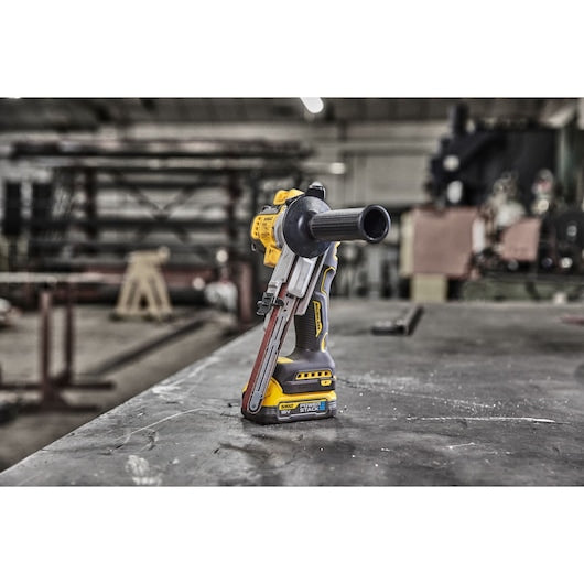 Lixadeira de fita sem escova Dewalt (DCM200E2T-QW) 18V XR® - 2 x POWERSTACK 1,7Ah
