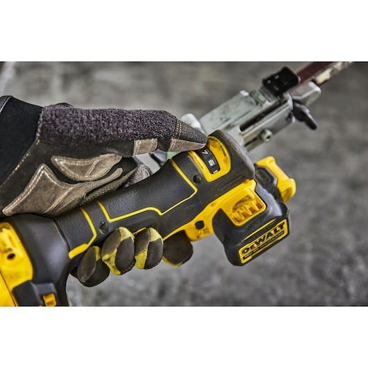 Lixadeira de fita sem escova Dewalt (DCM200E2T-QW) 18V XR® - 2 x POWERSTACK 1,7Ah
