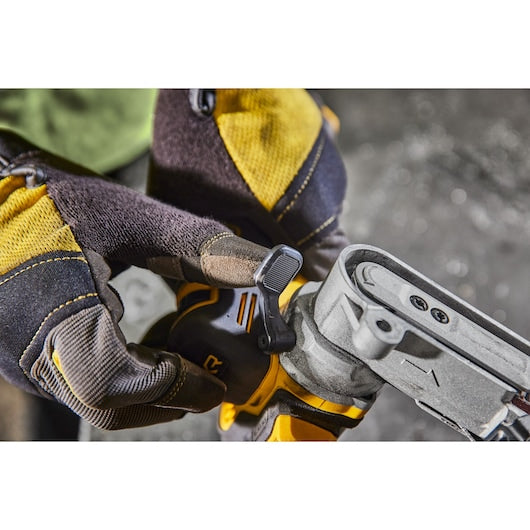 Lixadeira de fita sem escova Dewalt (DCM200E2T-QW) 18V XR® - 2 x POWERSTACK 1,7Ah