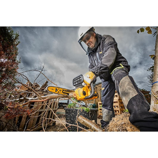 Motosserra compacta sem escova Dewalt (DCM565P1-QW) 18V XR® de 30 cm - 1 x 5 Ah