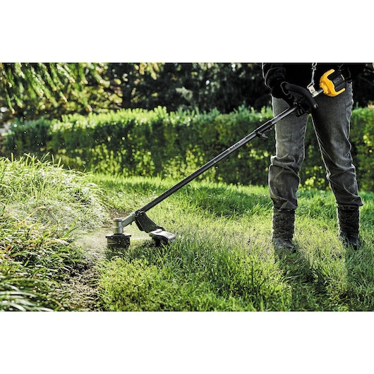 Dewalt (DCMAS5713X1-QW) 54V XR FLEXVOLT® Braço articulado com acessório de roçadeira - 1 x 9Ah
