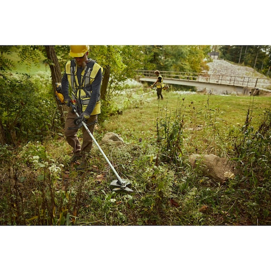 Roçadeira Dewalt (DCMBC812N-XJ) 54V XR FLEXVOLT com cabo em D de 25cm (somente a ferramenta)