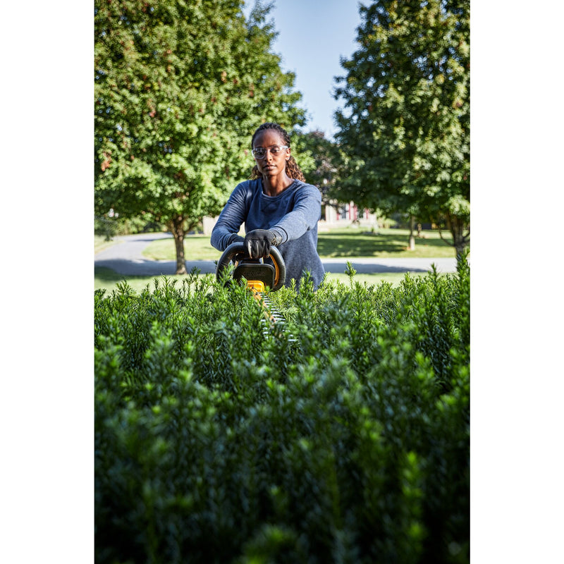 Aparador de sebes Dewalt (DCMHT573X1-QW) 54 V FLEXVOLT 65 cm (folga da lâmina de 31 mm) - 1 x 9 Ah