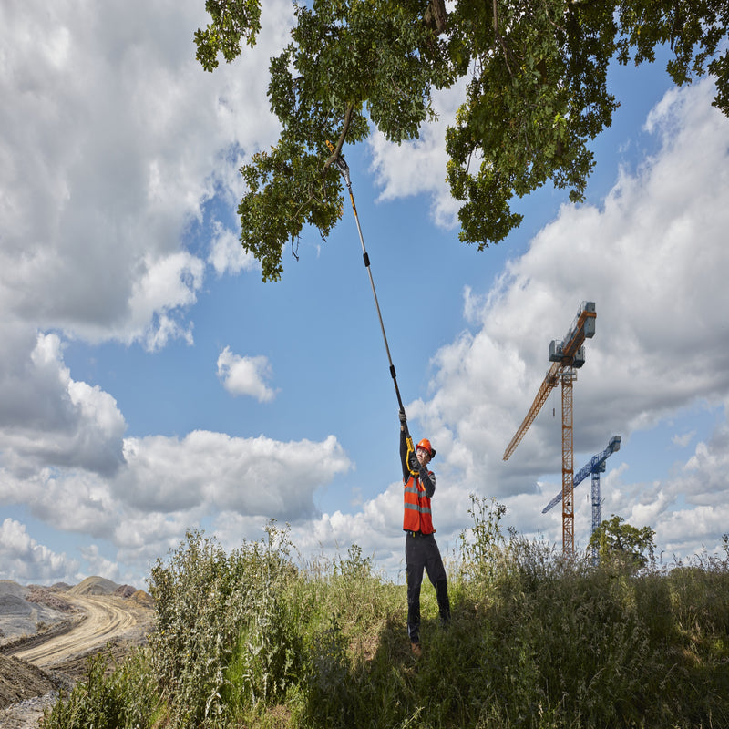 Dewalt (DCMPS567P1-QW) 18V XR 20cm Pole Saw - 1 x 5Ah