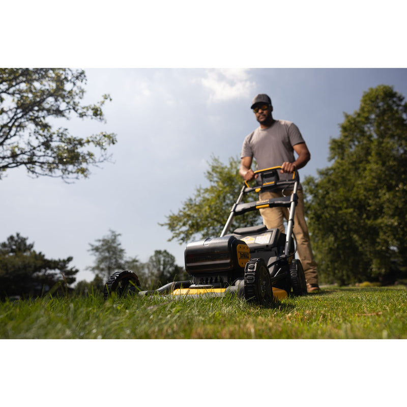 Corta-relva autopropelido Dewalt (DCMWP134N-XJ) 18V XR de 53cm com duas baterias (apenas a ferramenta)