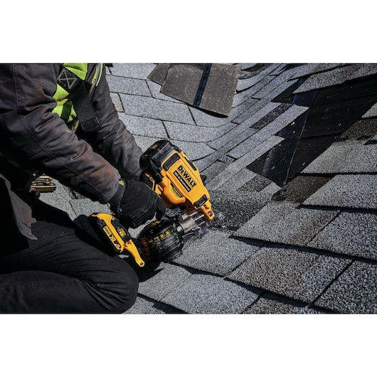 Dewalt (DCN45RND2-QW) 18V XR® Cordless Roofing Nailer - 2 x 2Ah