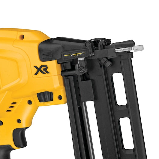 Pregador pneumático reto Dewalt (DCN662D2-QW) 18V XR® sem escovas, calibre 16, para fixação de segunda linha - 2 x 2 Ah