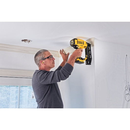 Pregador pneumático reto Dewalt (DCN662N-XJ) 18V XR® sem escovas, calibre 16, para segunda fixação - Somente a ferramenta