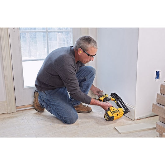 Pregador pneumático reto Dewalt (DCN662N-XJ) 18V XR® sem escovas, calibre 16, para segunda fixação - Somente a ferramenta