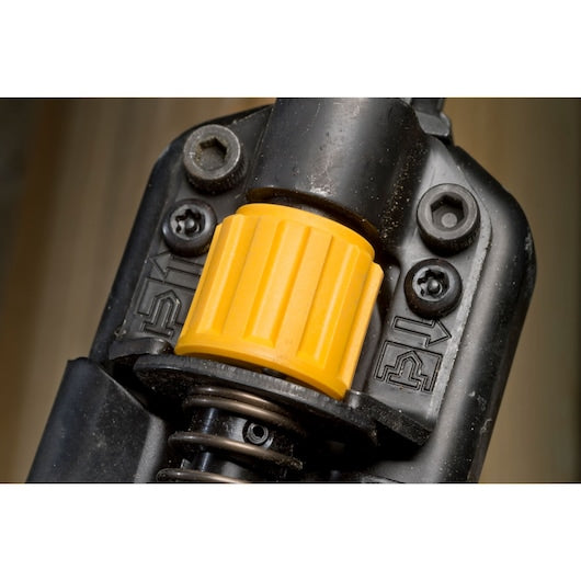 Pregador pneumático Dewalt (DCN693N-XJ) 18V XR sem escovas para conectores metálicos - Unidade sem bateria