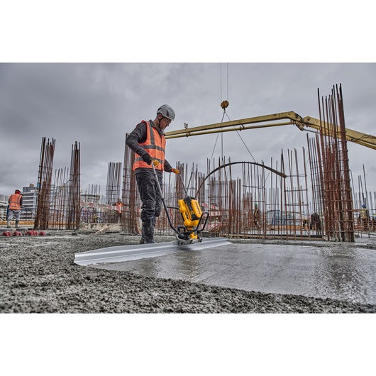 Dewalt (DCPS330N-XJ) POWERSHIFT Vibrating Screed