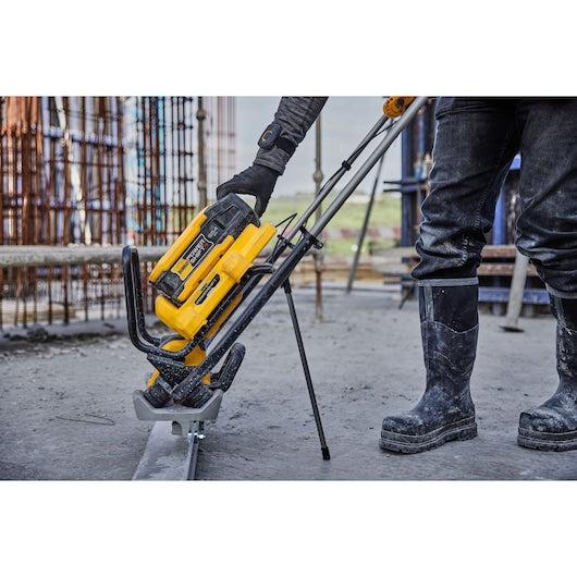 Dewalt (DCPS330N-XJ) POWERSHIFT Vibrating Screed