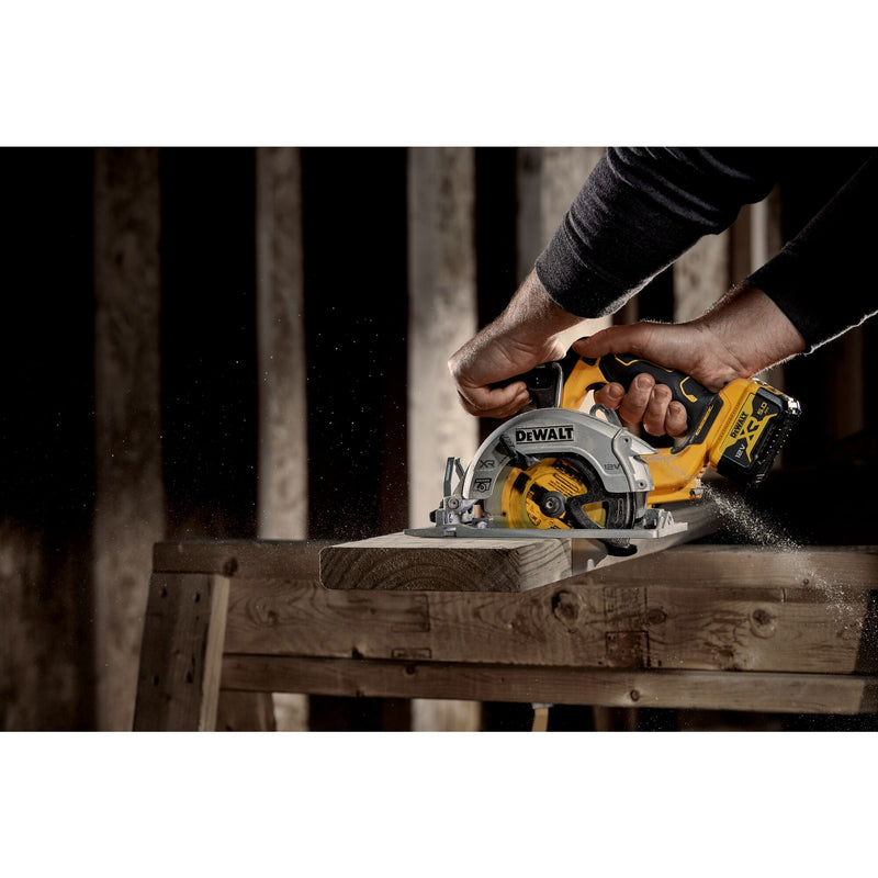 Sierra circular Dewalt (DCS512P2-QW) XR sin escobillas de 12 V y 140 mm - 2 x 5 Ah