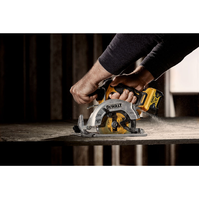 Sierra circular Dewalt (DCS512P2-QW) XR sin escobillas de 12 V y 140 mm - 2 x 5 Ah