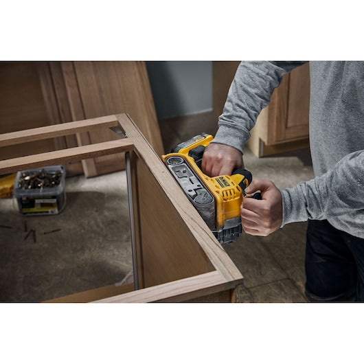 Lixadeira de cinta sem escova Dewalt (DCW220NT-XJ) 18V XR® - Somente a ferramenta
