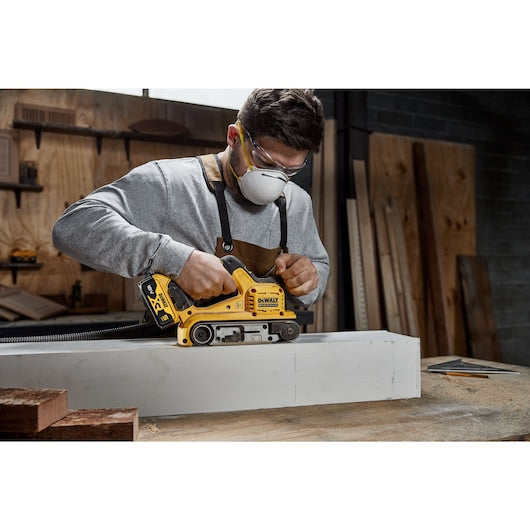 Lixadeira de cinta sem escova Dewalt (DCW220P2-QW) 18V XR® - 2 x 5Ah
