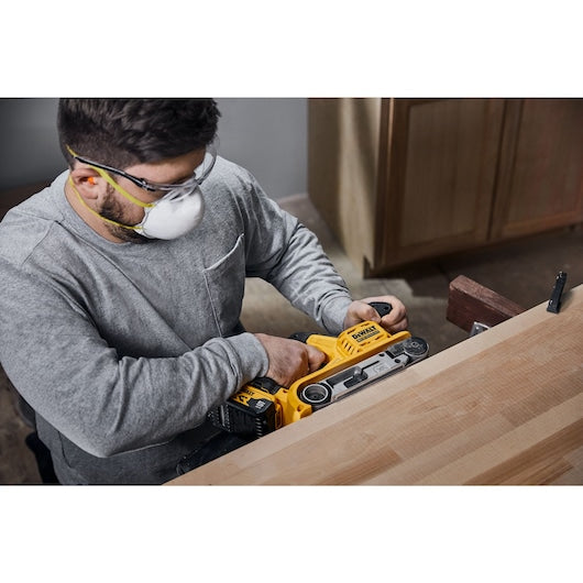 Lixadeira de cinta sem escova Dewalt (DCW220P2-QW) 18V XR® - 2 x 5Ah