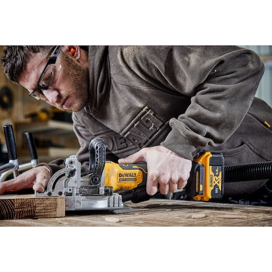 Fresadora de encaixe sem fio Dewalt (DCW682N-XJ) 18V XR® - Somente a ferramenta