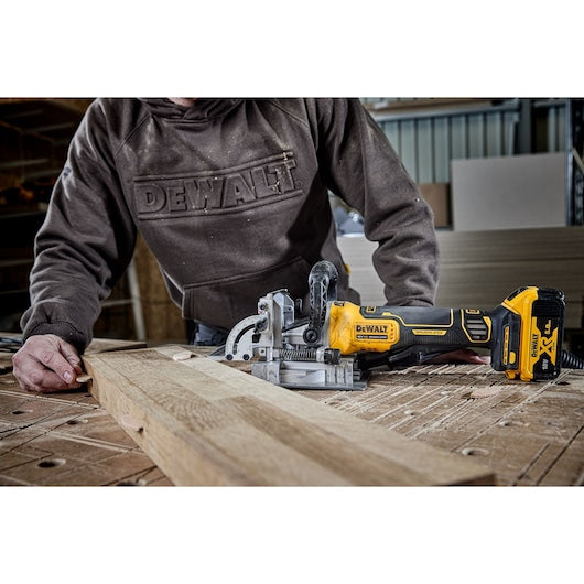 Fresadora de encaixe sem fio Dewalt (DCW682N-XJ) 18V XR® - Somente a ferramenta