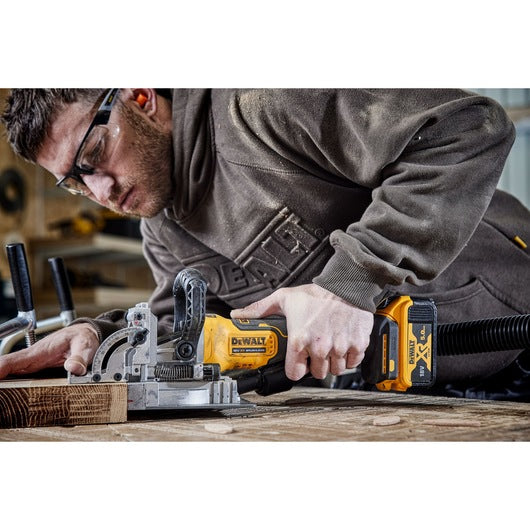 Fresadora de encaixe Dewalt (DCW682P2-QW) 18V XR® sem escovas - 2 x 5Ah