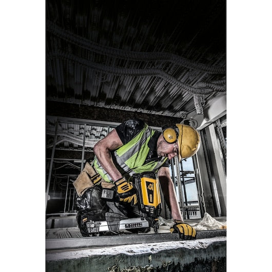 Pregador a gás Dewalt (DDF5110500) C5 TRAK-IT com carregador de trilho longo