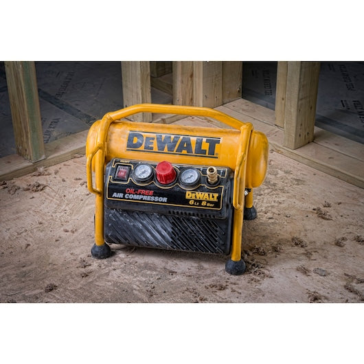 Compressor portátil Dewalt (DPC6MRC-QS) 6L 1.5HP