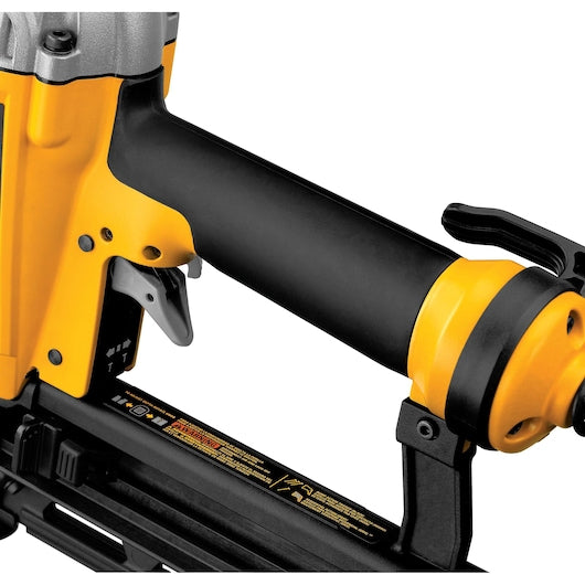 Pregador pneumático de acabamento Dewalt (DPN1664-XJ) calibre 16