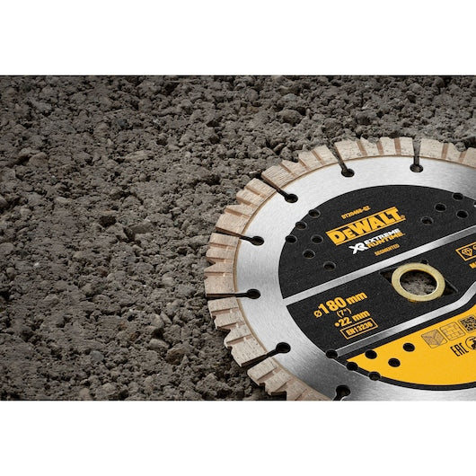 Disco diamantado segmentado multiuso Dewalt (DT20468-QZ) XR EXTREME® RUNTIME 180 mm x 22 mm