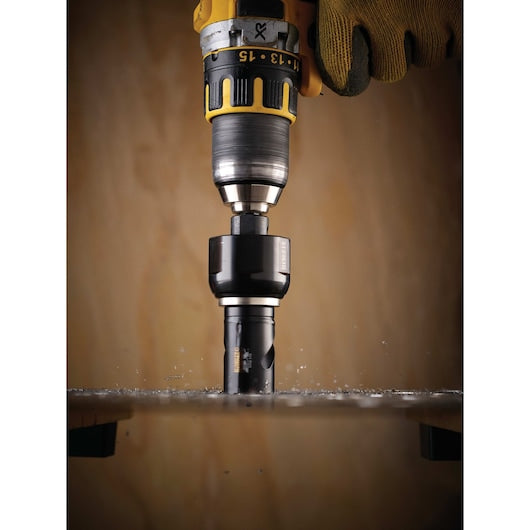 Serra copo bimetálica Dewalt (DT8124L-QZ) EXTREME® de 24 mm em aço rápido.