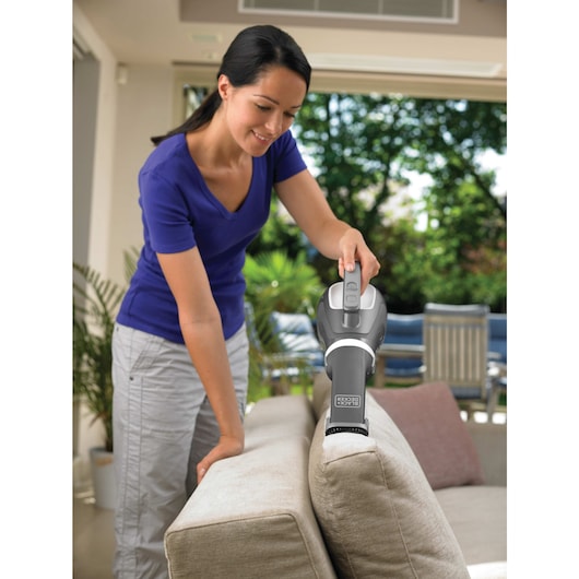 Aspirador de pó portátil Black&Decker (DV7215EL-QW) de 7,2 V com bateria de íon de lítio e ação ciclônica.
